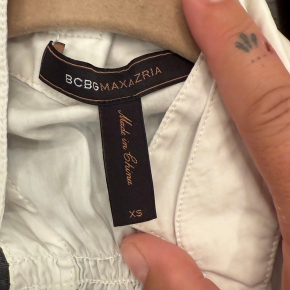 BCBGMAXAZRIA White Sleeveless Button Up Top Twisted Knot Blouse XS - Picture 8 of 8